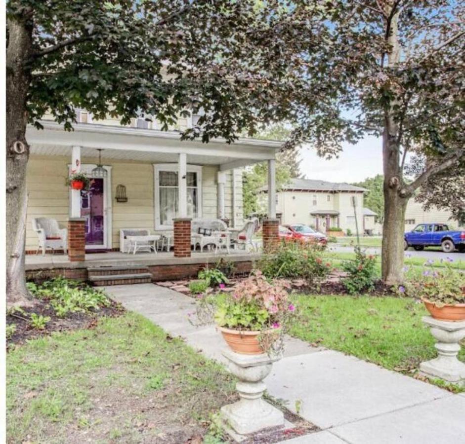 Home In The Heart Of Watkins Glen With Hot Tub And Game Rm Exterior photo