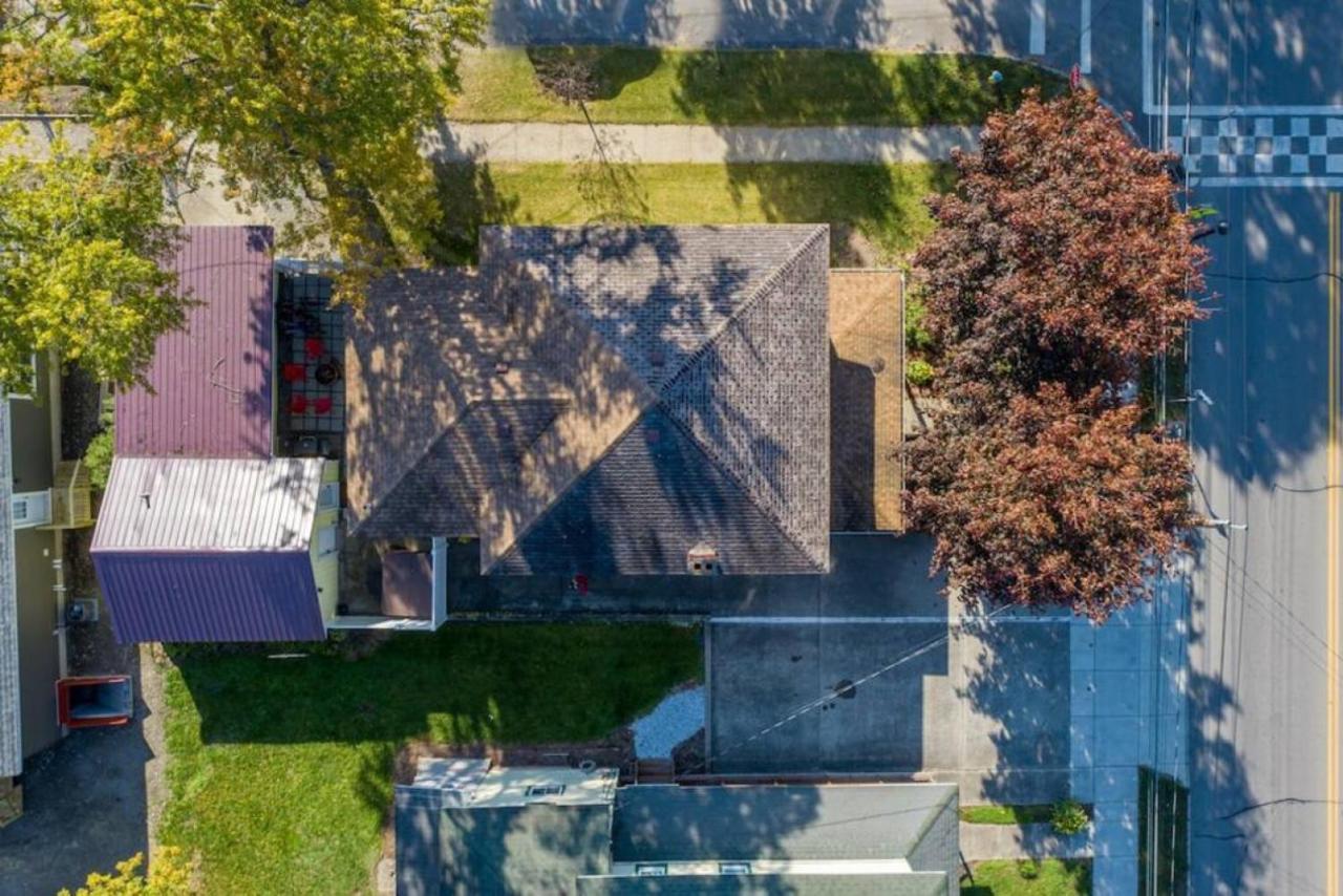 Home In The Heart Of Watkins Glen With Hot Tub And Game Rm Exterior photo