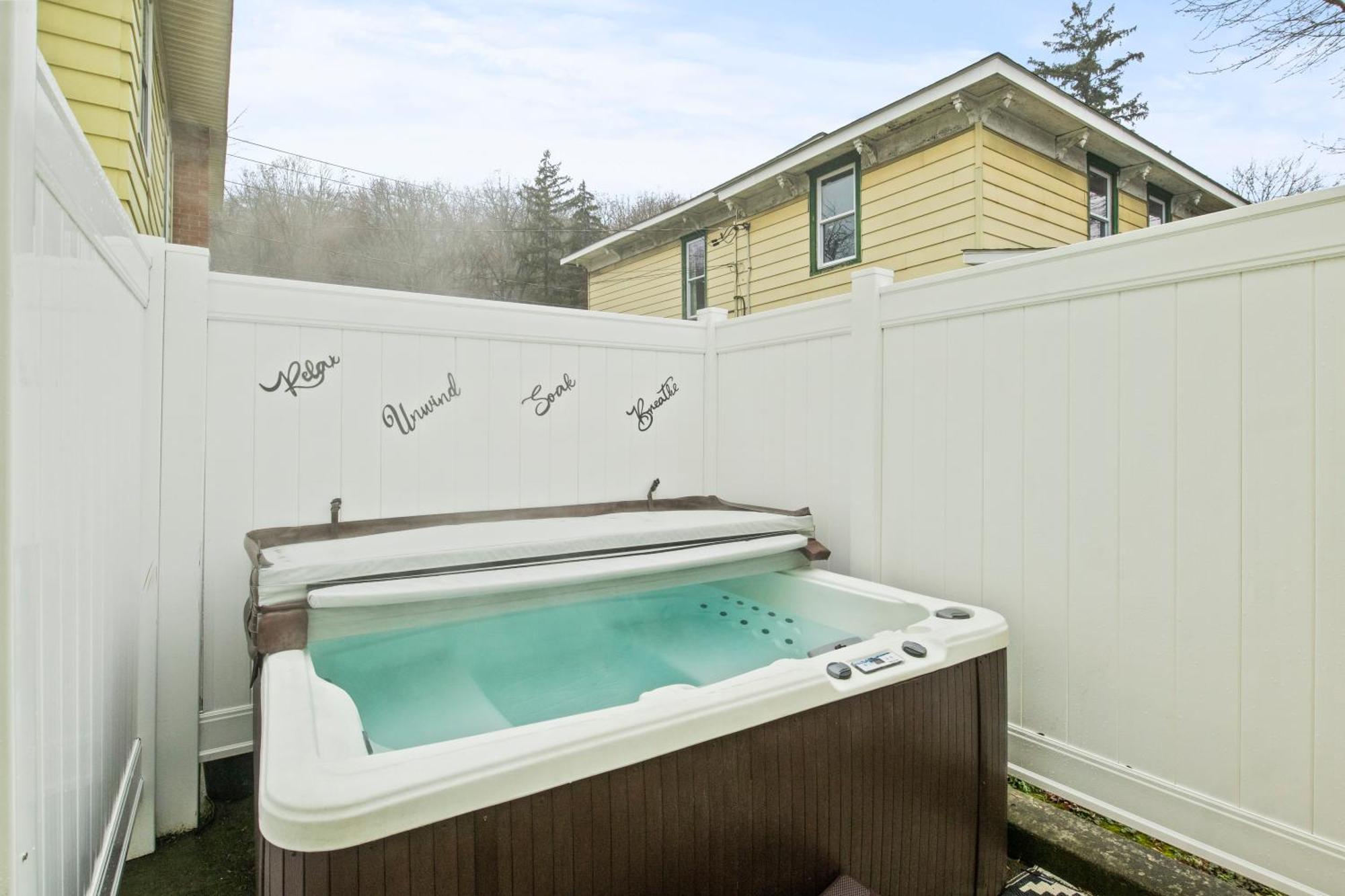 Home In The Heart Of Watkins Glen With Hot Tub And Game Rm Exterior photo